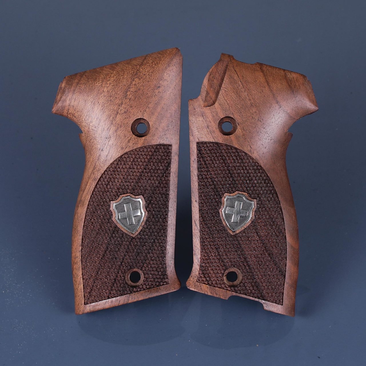 Sig P 220 Sarı Metal Arma Haç Baklava Motif Ceviz Ahşap Silah Kabze