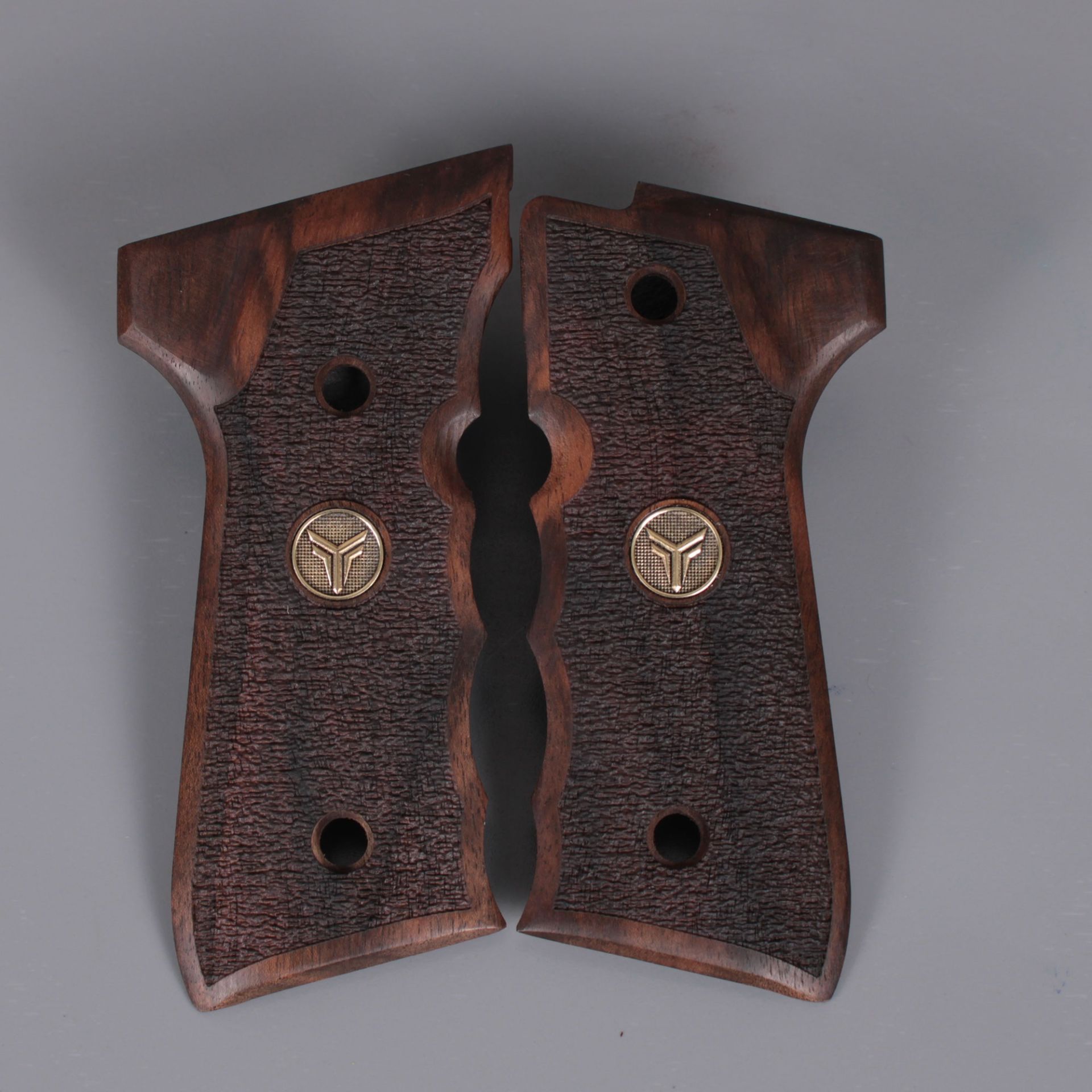 Yavuz 16 Sarı Metal Kurt Tarama Motif Ceviz Ahşap Silah Kabze