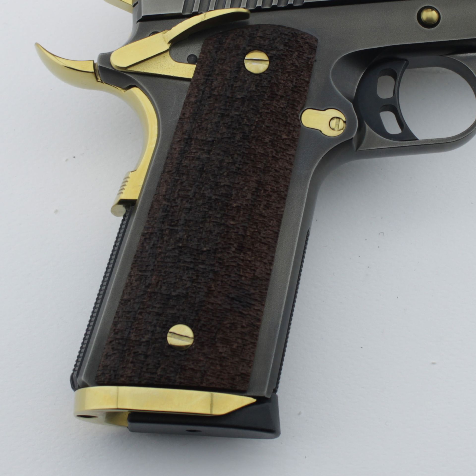 Yavuz 1911 Pütürlü Motif Ceviz Ahşap Silah Kabze