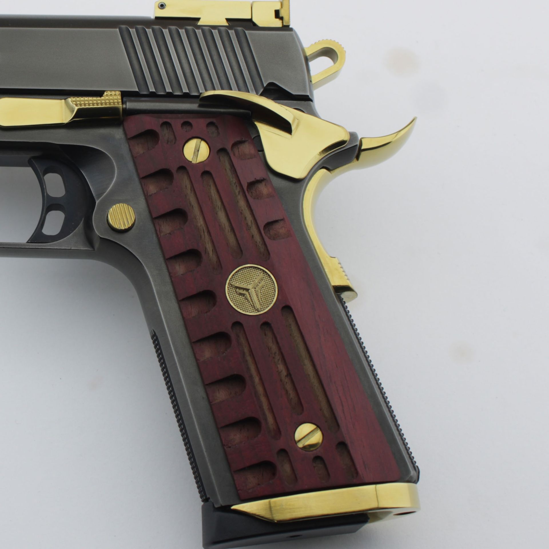 Yavuz 1911 Sarı Metal Kurt Purple Oluk Motif Ceviz Ahşap Silah Kabze