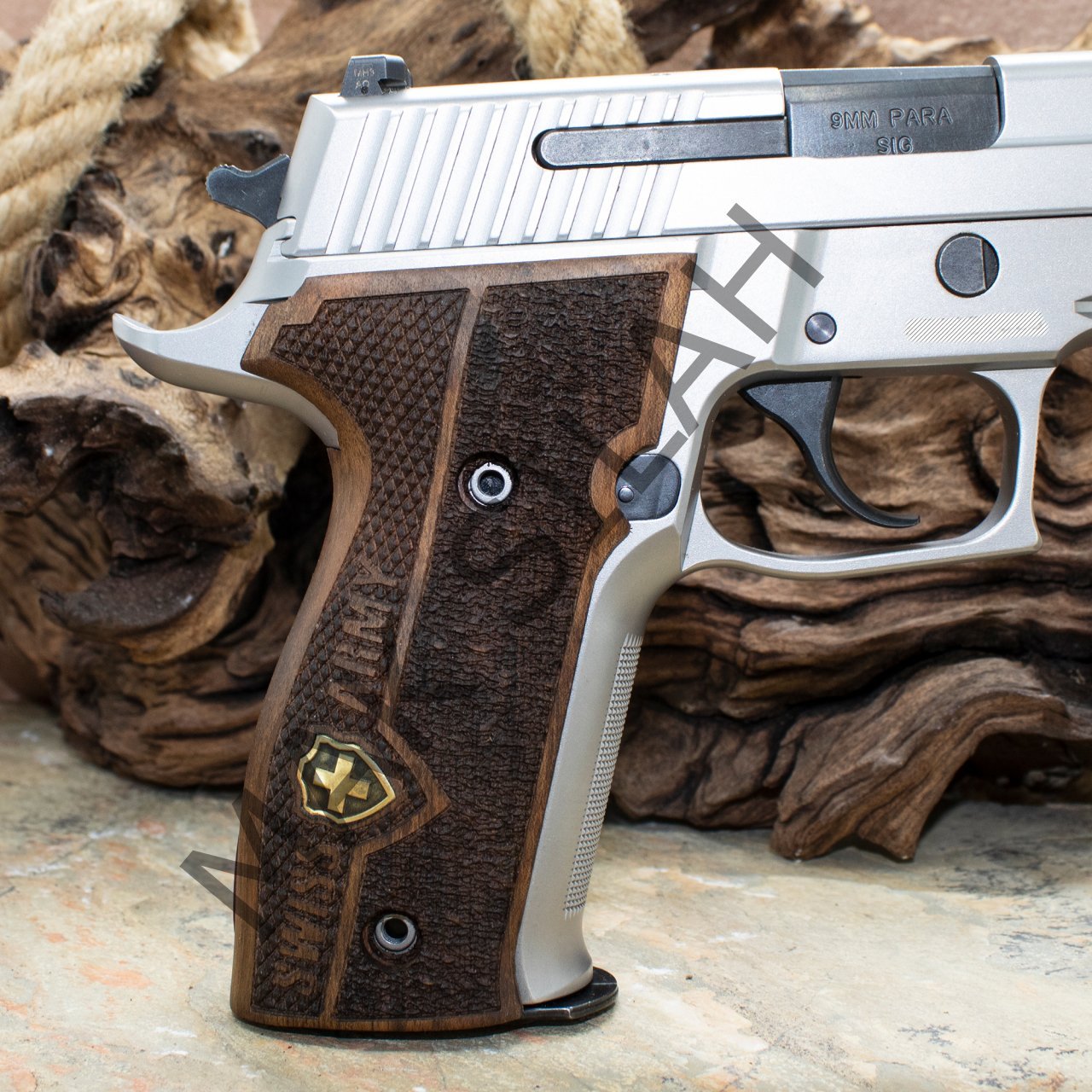 Sig Sauer P 226 Sarı Metal Arma Haç Çift Motif Ceviz Ahşap Silah Kabze