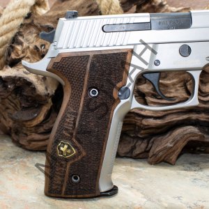 Sig Sauer P 226 Sarı Metal Arma Haç Çift Motif Ceviz Ahşap Silah Kabze