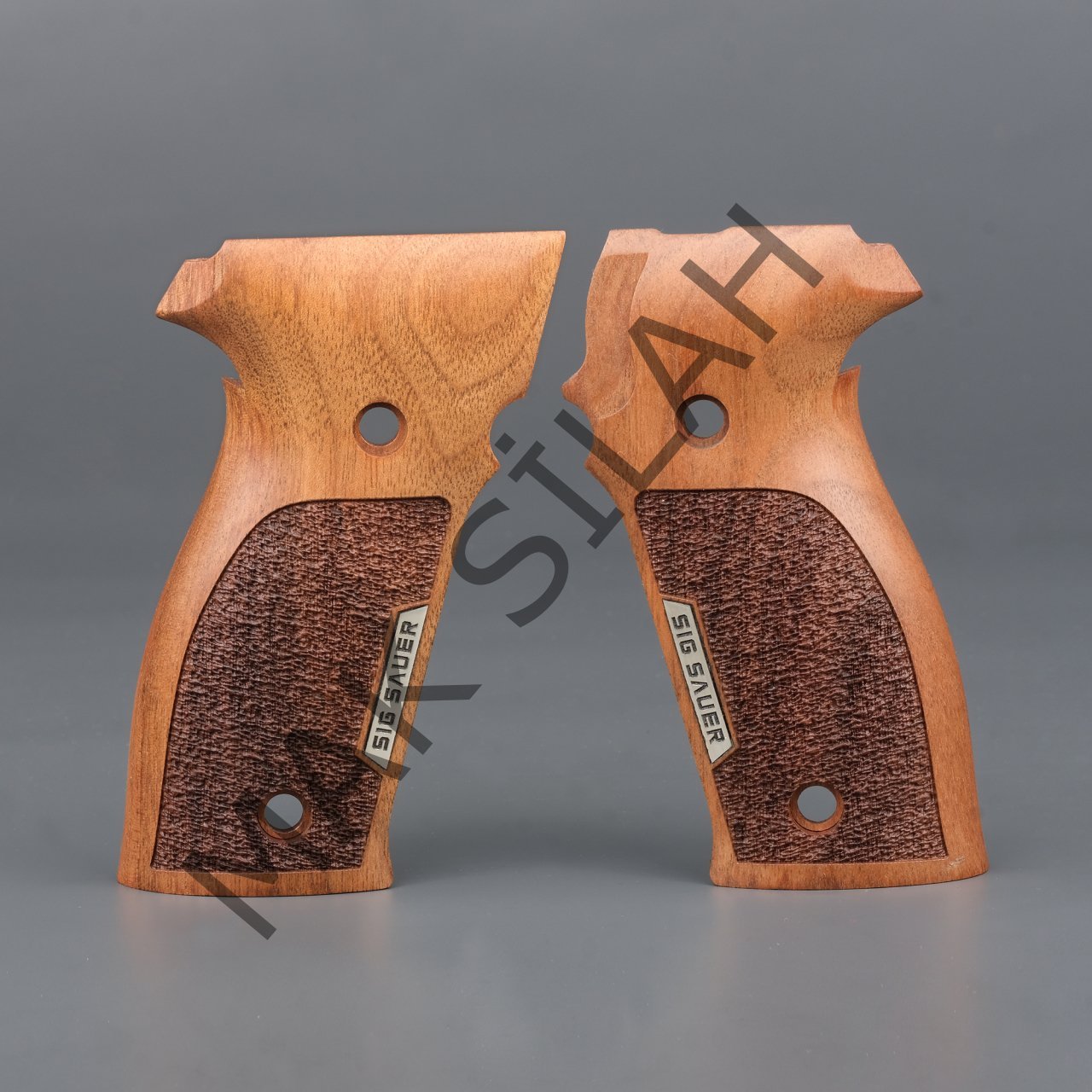 Sig Sauer P 226 Sarı Metal Sig Pütürlü Motif Ceviz Ahşap Silah Kabze