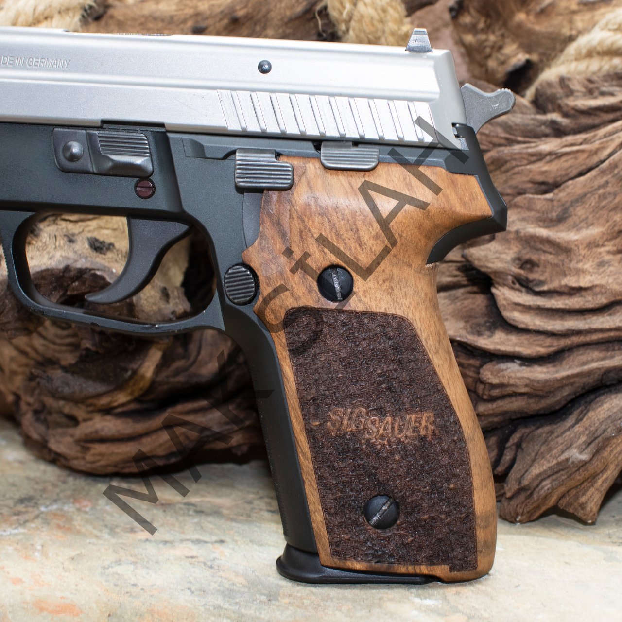 Sig Sauer P 229 Sig Yazı Pütürlü Motif Ceviz Ahşap Silah Kabze