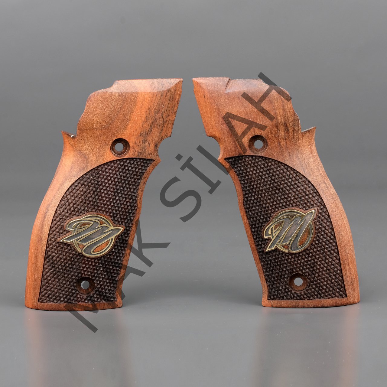 Sig Sauer X5 X6 Sarı Metal Harf Baklava Motif Ceviz Ahşap Silah Kabze